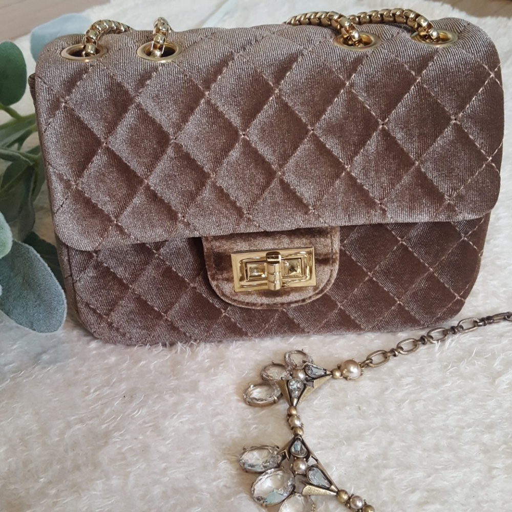 Lola Quilted Velvet mini crossbody - Picture 4 of 7